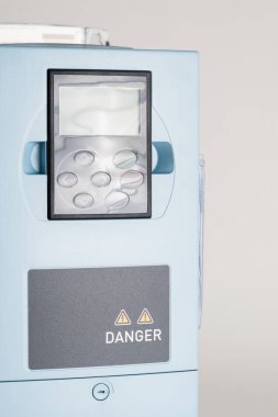 Endüstriyel gri beyaz zemin üzerine için geçerli ve güç elektrik kontrol etmek için yeni bir evrensel çevirici.