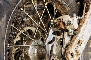 Off-road enduro motosiklet yakın çekim disk arka frenler