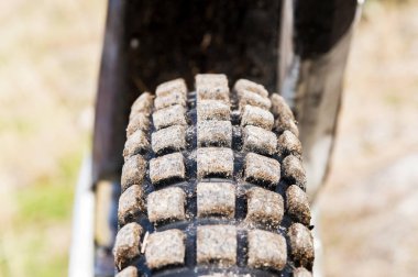 Off-road sürüş enduro ve deneme için bir motosiklet tekerlek koruyucusu.