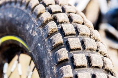 Off-road sürüş enduro ve deneme için bir motosiklet tekerlek koruyucusu.
