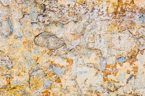 Textured background of multi-layer flaking paint on the wall. Mixing different colors of paints in the cleaved layers on the surface. Grunge texture with a deep pattern — Stock Photo, Image