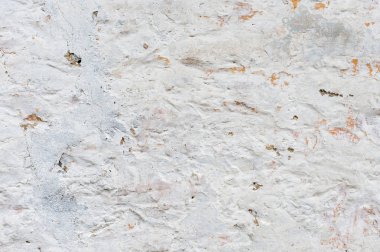 Grunge arka plan dokulu. Hacimsel duvar ile bir çok katmanlı kaplama kırık. Turuncu badanalı duvara fişleri. Doku derin bir desen ile