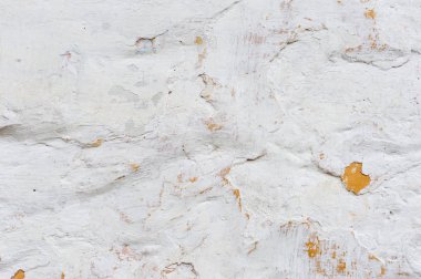 Grunge arka plan dokulu. Hacimsel duvar ile bir çok katmanlı kaplama kırık. Turuncu badanalı duvara fişleri. Doku derin bir desen ile