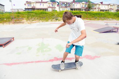 Çocuk el kitabı ve kayma dengede yakalar
