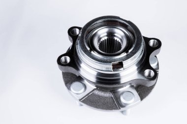 Rulmanlı Yeni Tekerlek göbek montajı. Bu bir degrade ile gri bir arka plan üzerinde araba süspansiyon bir parçasıdır. Yeni otomobil parçaları kavramı