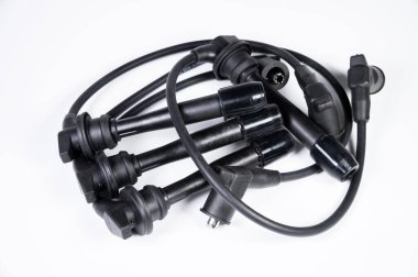 İçten yanmalı motor için yeni parçalar. Kablo ayarlı buji