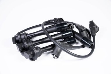 İçten yanmalı motor için yeni parçalar. Kablo ayarlı buji