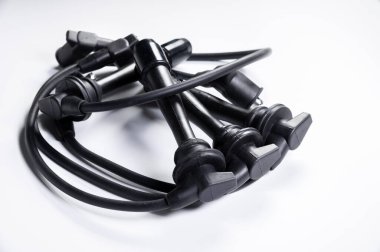 İçten yanmalı motor için yeni parçalar. Kablo ayarlı buji