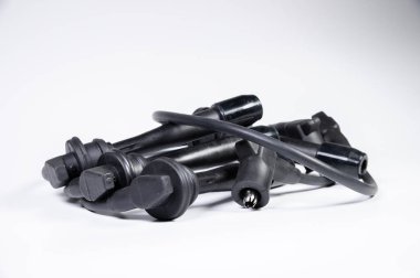 İçten yanmalı motor için yeni parçalar. Kablo ayarlı buji