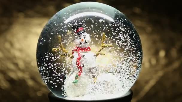 Invierno globo de nieve con muñeco de nieve — Vídeo de stock