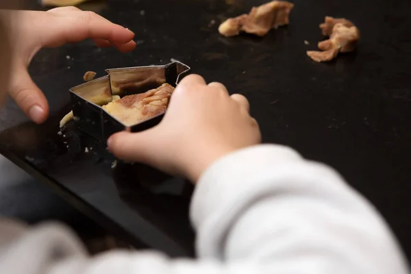 Little Girl Baking — Stock Photo, Image