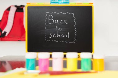 Blackboard yazı okula geri