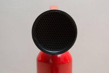 Kırmızı Üs ve Siyah Nozüllü Ev Yangını Söndürücü