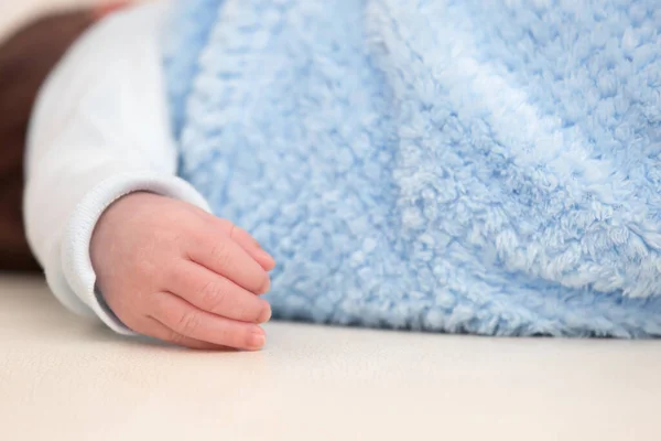 Bundled Sleeping Adorable Little Newborn Baby Closeu — Stock Photo, Image