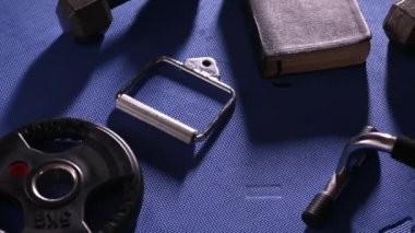 İncil Çevrelenmiş Çeşitli Spor Malzemeleri 