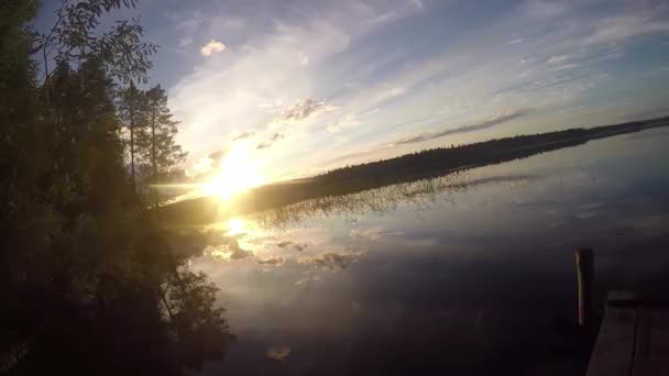 Pôr do sol no lago azul — Vídeo de Stock