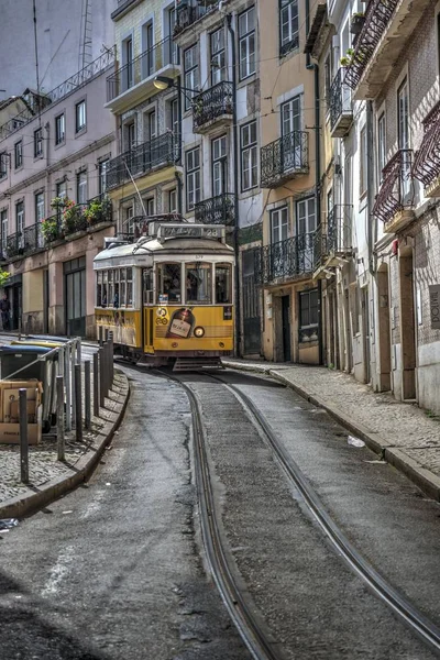 Una Calle Lisboa Con Una Característica Línea Barrio Bairro Alto — Foto de Stock