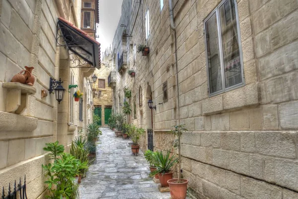 Vittorioza 'da bir sokak, eski adı Birgu. La Valetta, Vittariozy ve Senglea 'daki üç şehrin en eski kısmı.