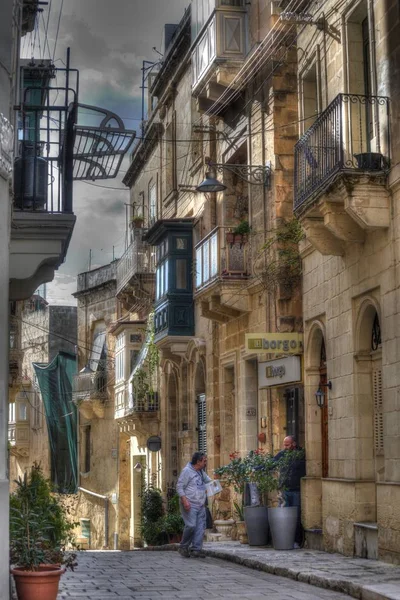 Vittorioza 'da bir sokak, eski adı Birgu. La Valetta, Vittariozy ve Senglea 'daki üç şehrin en eski kısmı.