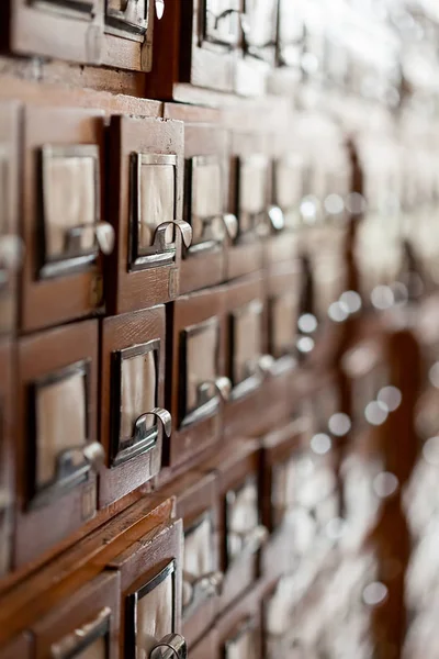 Taquillas de archivo en la biblioteca — Foto de Stock