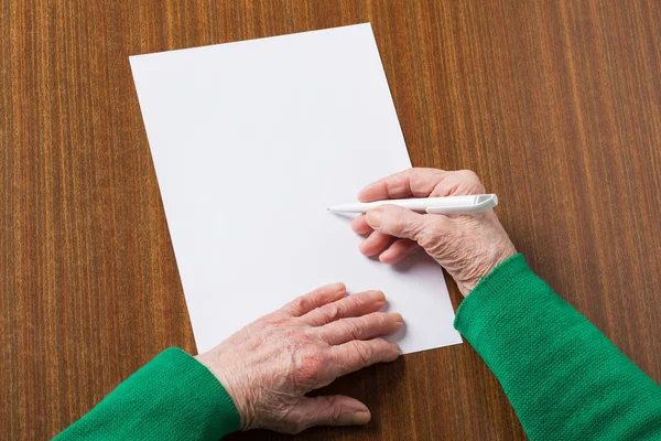 Old hands with blank paper — Stock Photo, Image