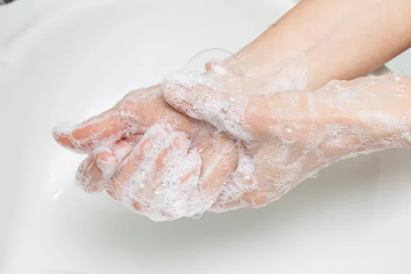 Hände Gründlich Mit Seife Sauberkeit Und Hygiene Waschen lizenzfreie Stockfotos