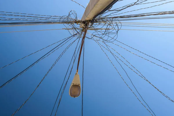 Lâmpada de rua contra o céu — Fotografia de Stock