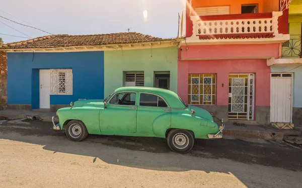 Grünes Auto, trinidad. — Stockfoto