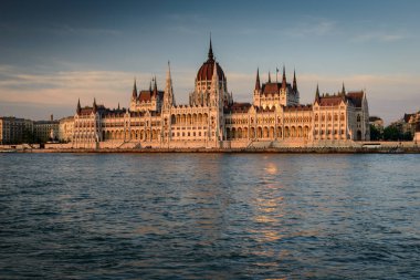 Günbatımı Parlamento'da Budapeşte