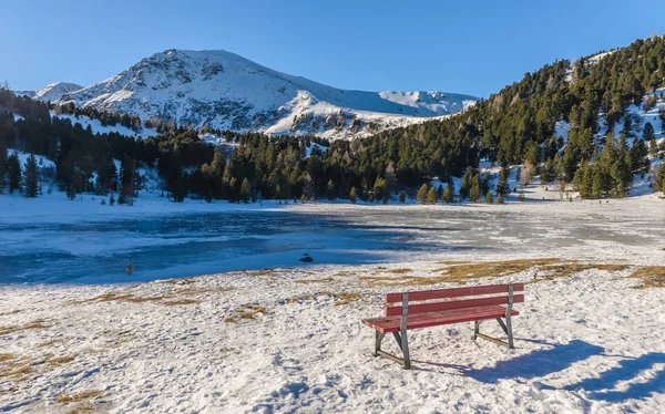 Paysage Avec Lac Gelé Dans Une Vallée Montagne Par Temps — Photo