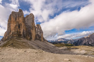 Tre Cime (Üç Tepe) di Lavaredo (Drei Zinnen), Sesto Dolomitleri, İtalya, Avrupa 'nın en ünlü üç zirvesidir.