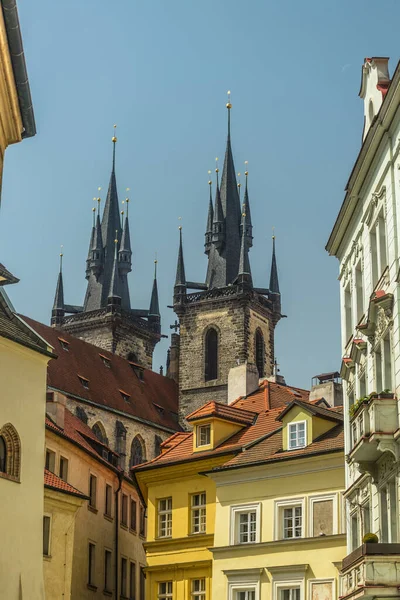 チェコ共和国プラハ旧市街広場にある聖母の教会の塔 — ストック写真