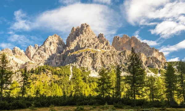 Paisaje Impresionante Con Los Alpes Dolomitas Pintado Oro Del Sol —  Fotos de Stock