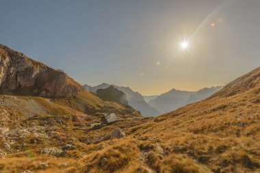 Mangart Dağı 'ndaki Mangart Kulübesi, Triglav Ulusal Parkı, Julian Alps, Slovenya.