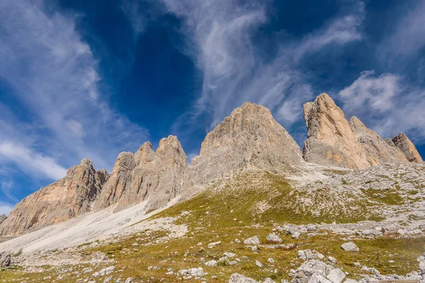 拉瓦雷多三峰 意大利语 Tre Cime Lavaredo Drei Zinnen 是意大利 欧洲最著名的白云石峰之一 — 图库照片