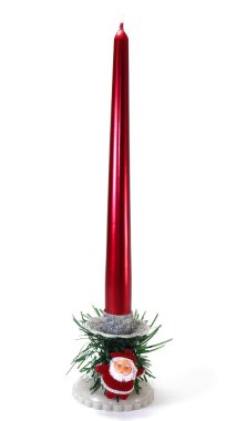 Bir mum, beyaz arka plan üzerinde hediyeler ile önyükleme üzerinde mum