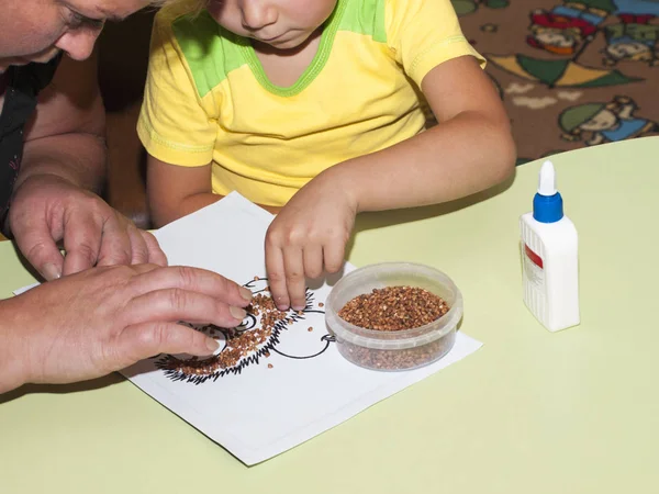 Pojken och läraren applikationer — Stockfoto