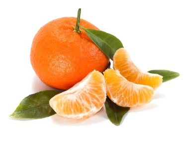 Yaprakları yakın çekim ile olgun mandarin