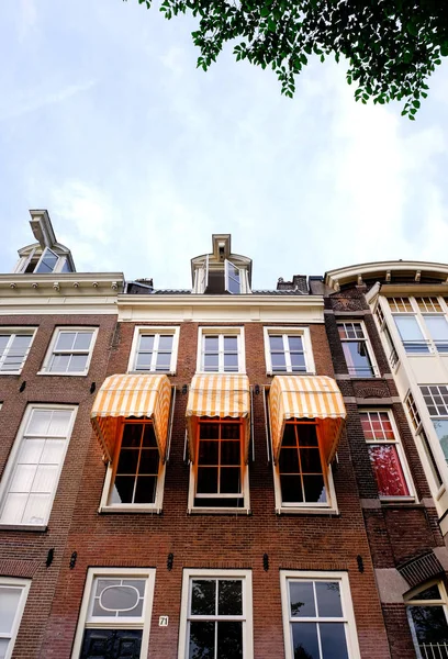 Gevels van Nederlandse gebouwen in Amsterdam Nederland Stockafbeelding