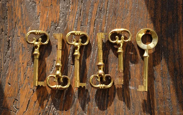 6 chiavi in ottone — Foto Stock