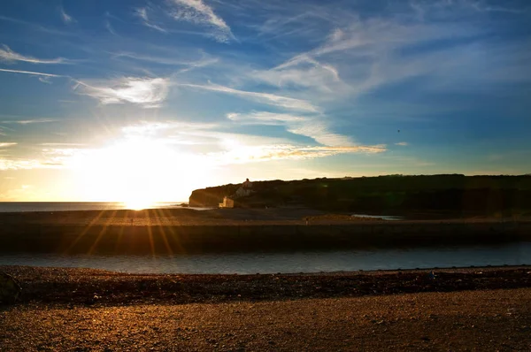 Pôr-do-sol à beira-mar — Fotografia de Stock