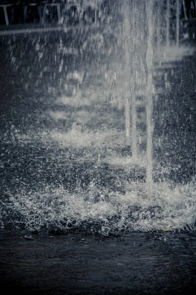 Vatten stänk från fontänen. — Stockfoto