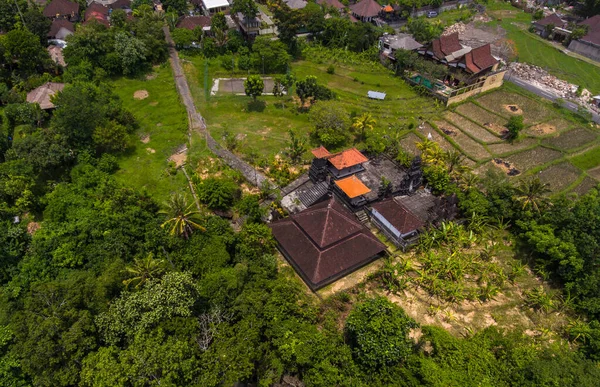 Bali Endonezya Daki Tropikal Ağaçların Binaların Havadan Görünüşü — Stok fotoğraf