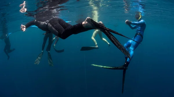 Školení Potápěčů Zdarma Tropickém Moři — Stock fotografie