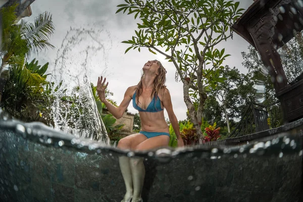 Young Lady Splashing Water Swimming Pool — Stock Photo, Image