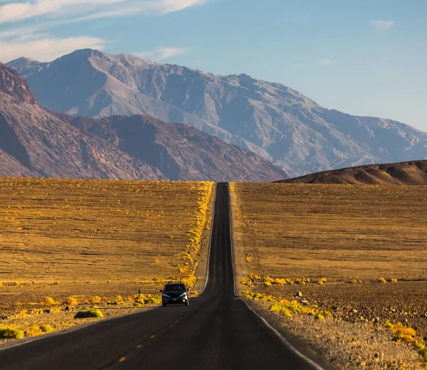 Asfalterad Väg Death Valley National Park Usa — Stockfoto