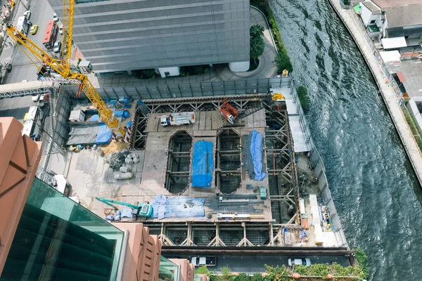 Construção Edifício Escritórios Perto Pequeno Rio Banguecoque Tailândia — Fotografia de Stock