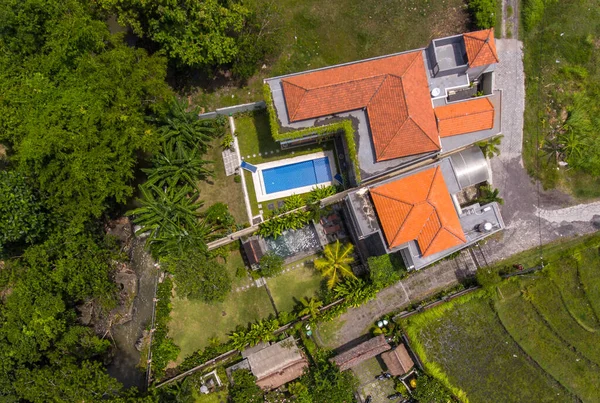 Luftaufnahme Der Häuser Mit Tropischen Gärten Und Pools — Stockfoto