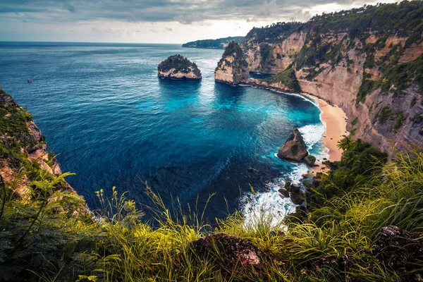 Costa Rochosa Ilha Nusa Penida Indonésia — Fotografia de Stock