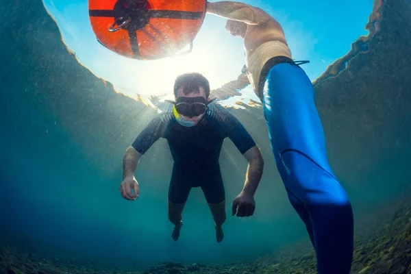 Unterwasseraufnahmen Von Freitauchern Beim Training Niedrigwasser Tropischen Meer Amed Indonesien — Stockfoto